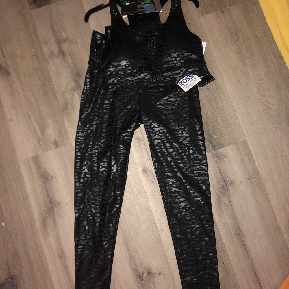 Black activewear set